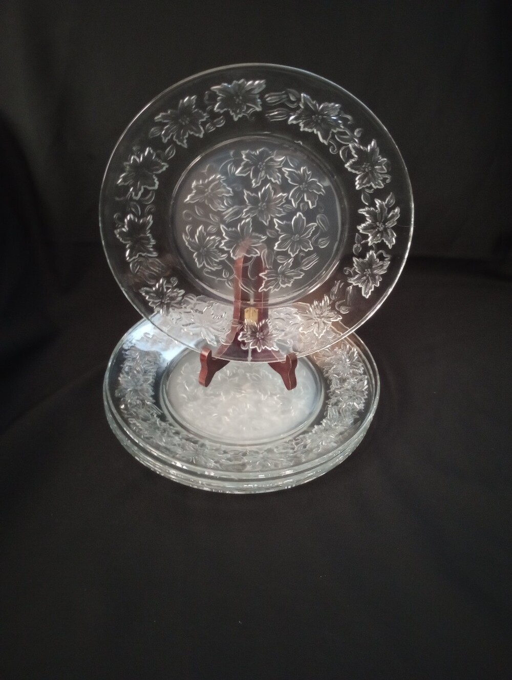 Princess House Fantasia "Poinsettia" 10" Frosted Center Dinner Plates-Set Of 4